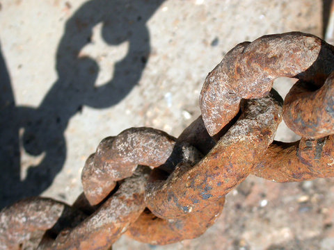 close-up, rusty chain