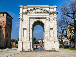 Fototapeta na wymiar Arco dei Gavi in Verona, Italy
