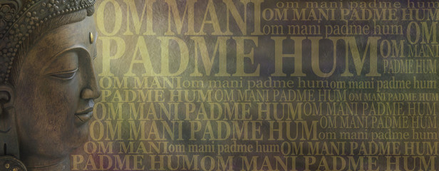 Om Mani Padme Hum Buddhist Mantra Meditation - Buddha head on left alongside prayer chant words on wide background. Chant Meaning: Praise to the jewel in the lotus
 - obrazy, fototapety, plakaty