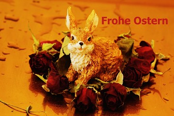 Frohe Ostern - Osterhase mit Minirosenblüten umrahmt