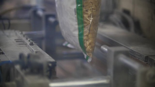 Packaging process of macaroni at the pasta manufactury