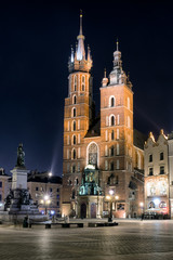 Fototapeta na wymiar Main square and St. Mary's Basilica in Krakow, Poland