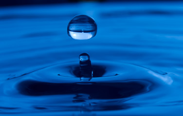 Fototapeta na wymiar Water splash drip blue