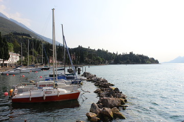 Fototapeta na wymiar Boote am Gardasee