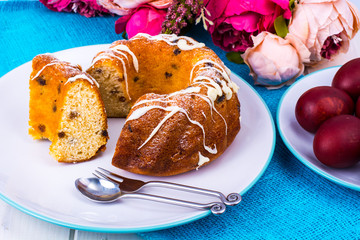 Easter cake and painted red eggs