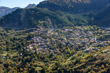 Obraz premium Autumn view of village of Anilio near city of Ioannina, Epirus Region, Greece
