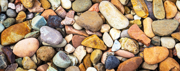 Pedras coloridas de rio