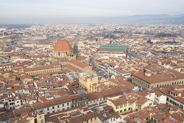 Fototapeta na wymiar サンタ・マリア・デル・フィオーレ大聖堂のクーポラから見るフィレンツェの町並み