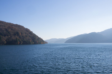 Fototapeta na wymiar A beautiful view of Lake Ashi and the surrounding mountains