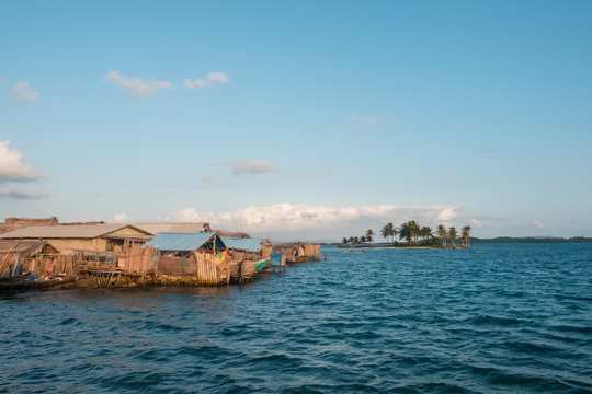 Kuna village on island, Guna Yala, San Blas Island, Panama -