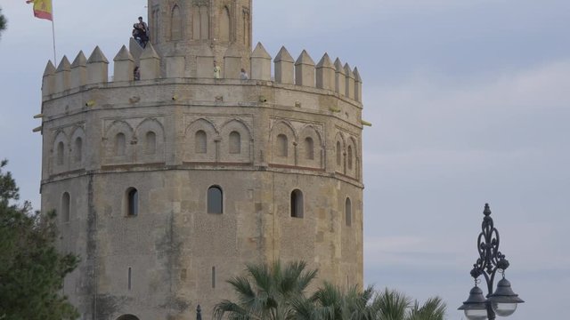 Tilt up of Torre del Oro
