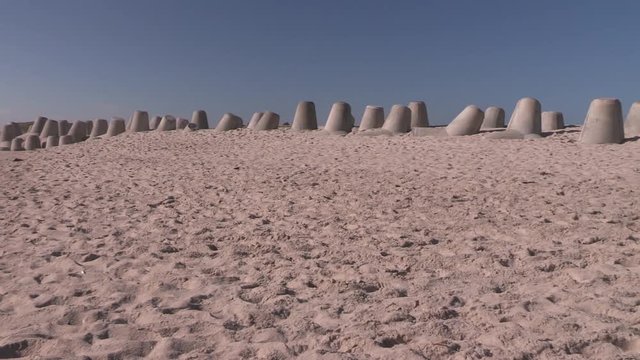 Tetrapod wave breakers at Sylt island, Germany. tetrapoden auf Sylt. K&uuml;stenschutz.