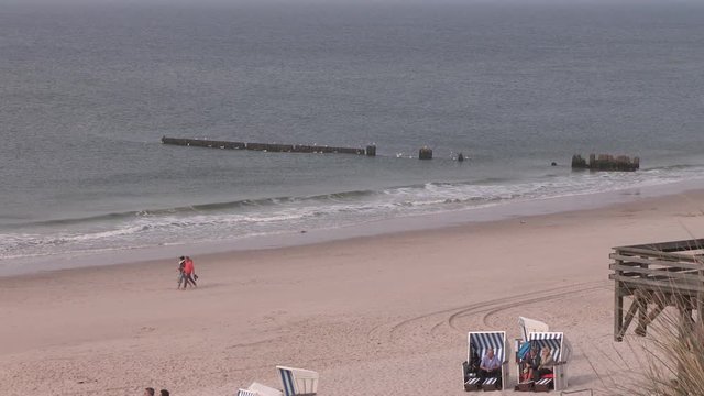 Groins at the beach of Sylt, Germany. Buhnen am Strand von Sylt, Deutschland.