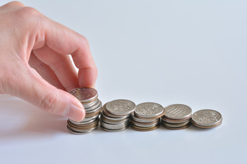 増える硬貨　白バック
