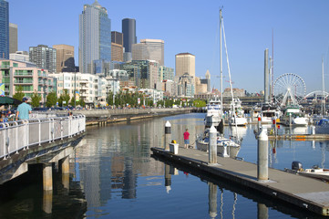 Fototapeta na wymiar Pier 66 marina, Seattle skyline.