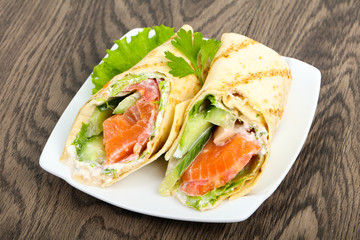 Salmon bread roll