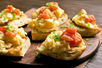 Scrambled eggs on toasted bread