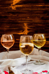 different types of wines and shapes of glasses