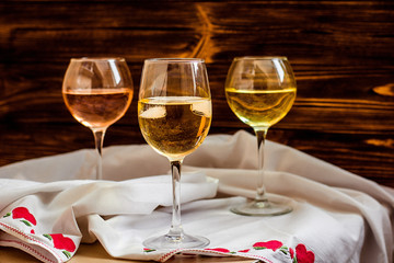 different types of wines and shapes of glasses