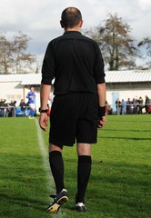 l'arbitre en attente au football