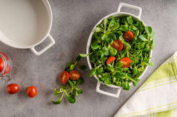 Lamb lettuce salad, tomatoes and herbs