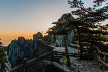 Observation deck, Huangshan Mountains (Anhui, China)
