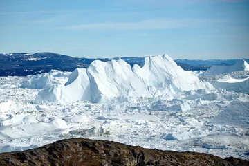Deurstickers Groenland. Drijvende ijsbergen bij de kust van Ilulissa © Oleksandr Umanskyi
