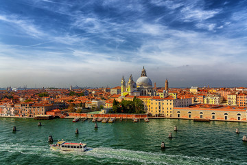 Fototapeta na wymiar Skyline and Canal in Venice