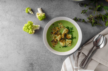 Green cauliflower soup