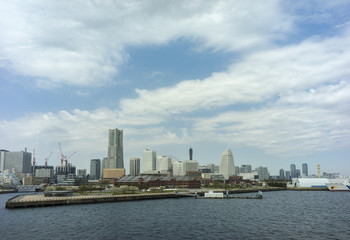 Fototapeta na wymiar 大桟橋から望む横浜みなとみらい方面