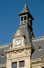 Fototapeta na wymiar Château-Thierry, ville du département de l'Aisne, clocher de l'Hotel de Ville, France
