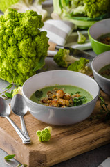 Green cauliflower soup