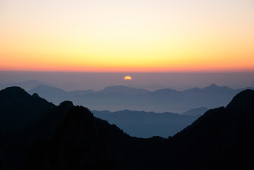 Sunrise, Huangshan mountains (Anhui, China)