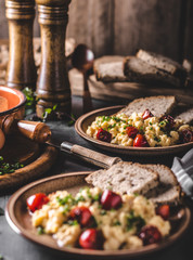 Scrambled eggs with herbs