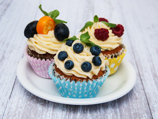 Cupcakes with fresh berries