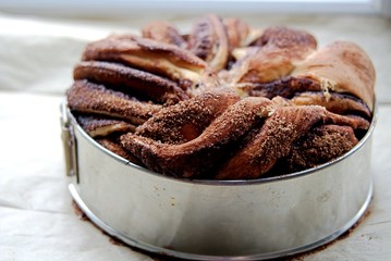 Twisted yeast pie with cinnamon and cocoa filling