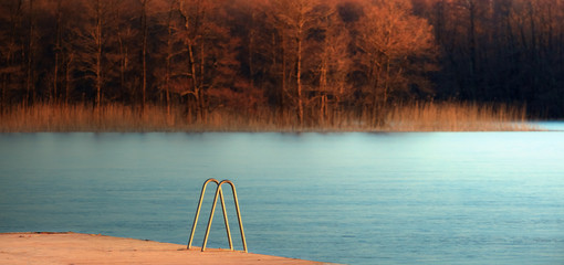 Wiosenne Jezioro z Pomostem  © Wojciech Lisiński