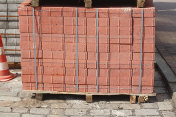 Rote Pflasterstersteine aus Beton