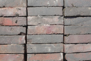 Rote Pflasterstersteine aus Beton