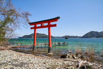 水辺の鳥居