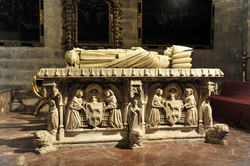 Seitenaltar, Sarkophag, Kathedrale von Sevilla, Kathedrale Santa Maria de la Sede, Giralda, Sevilla, Andalusien, Südspanien, Spanien, Europa