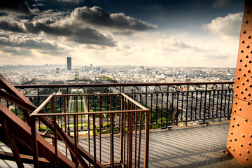 Fototapety  widok na Paryż z drugiego piętra wieży Eiffla