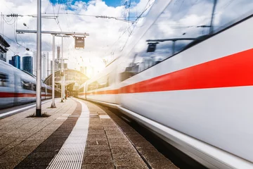 Züge in Bewegung am Frankfurter Bahnhof  © nokturnal