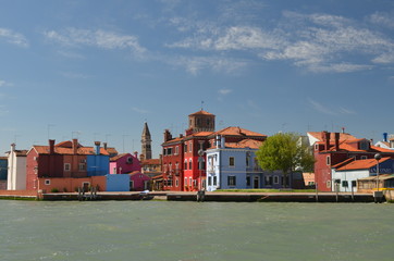 Laguna Wenecka, widok z wody na kolorowe Burano © Ewa