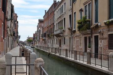 Wyludnione kanały w Wenecji