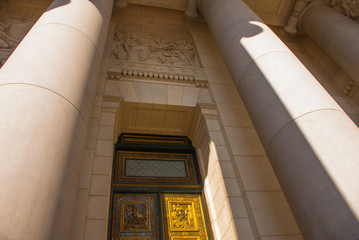 Capitolio Nacional, El Capitolio. Huge Golden door with bas-reliefs and columns. Havana. Cuba