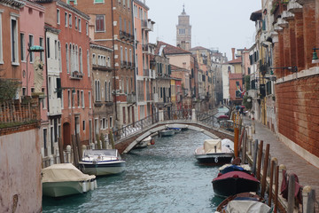 Obraz na płótnie Canvas Canal with boats in Venice