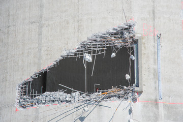 Preparation for a demolition of an old concrete silo © Gestur