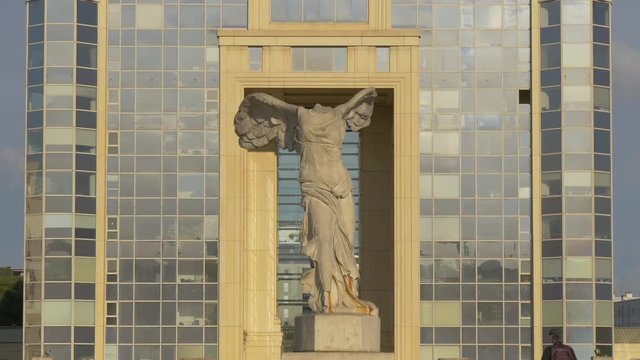 Victory of Samothrace statue