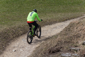 Naklejka premium cyclist people enjoy outdoor wanderlust with their ebikes mountainbikes